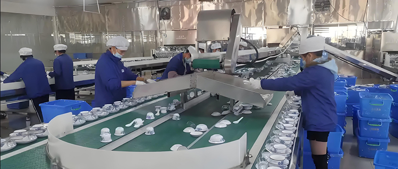 某密胺餐具車間